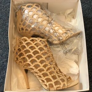 Brand new Nine West heals.
